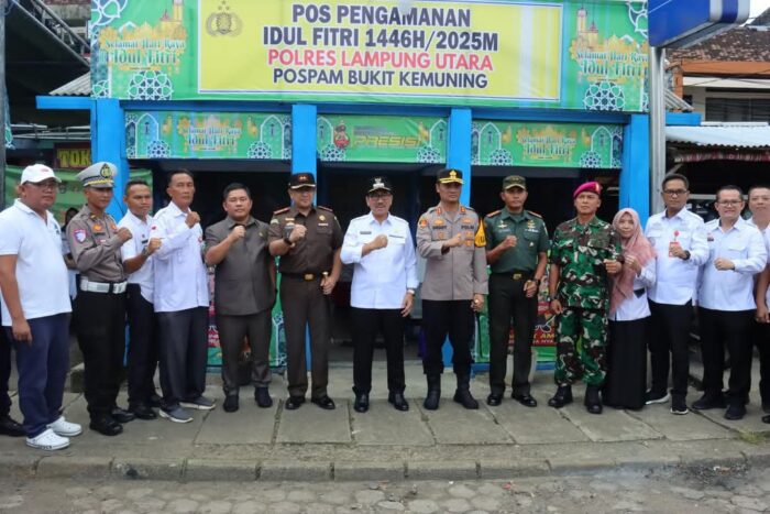 BUPATI LAMPUNG UTARA BERSAMA FORKOPIMDA TINJAU POS PELAYANAN ARUS MUDIK IDUL FITRI 2025