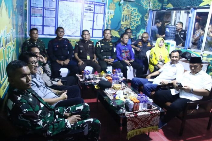 Bupati dan Wakil Bupati Lampung Utara Lakukan Pemantauan dan Pengecekan Pos Pelayanan Arus Mudik Idul Fitri 2025