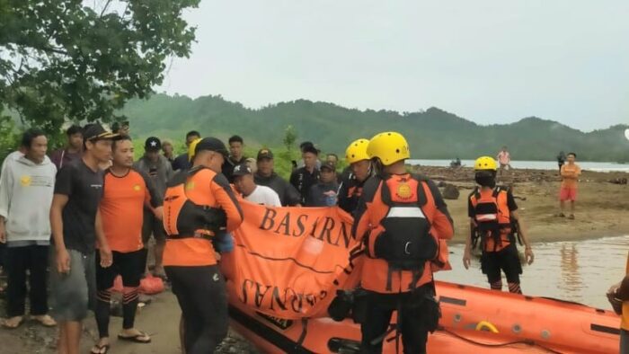 Pria Asal Pesawaran Meninggal Terseret Ombak Saat Sedang Berlibur Di Pantai Umbar Tanggamus