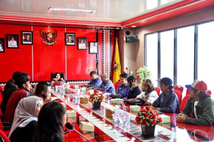 Walikota Bandar Lampung Hadiahi Seniman Mural Umroh Dan Uang 50 Juta Rupiah