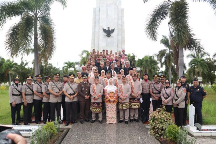 Peringati HUT Ke – 343 Kota Bandar Lampung, Walikota Berserta Jajaran Forkompinda Gelar Upacara, Ziarah Dan Paripurna