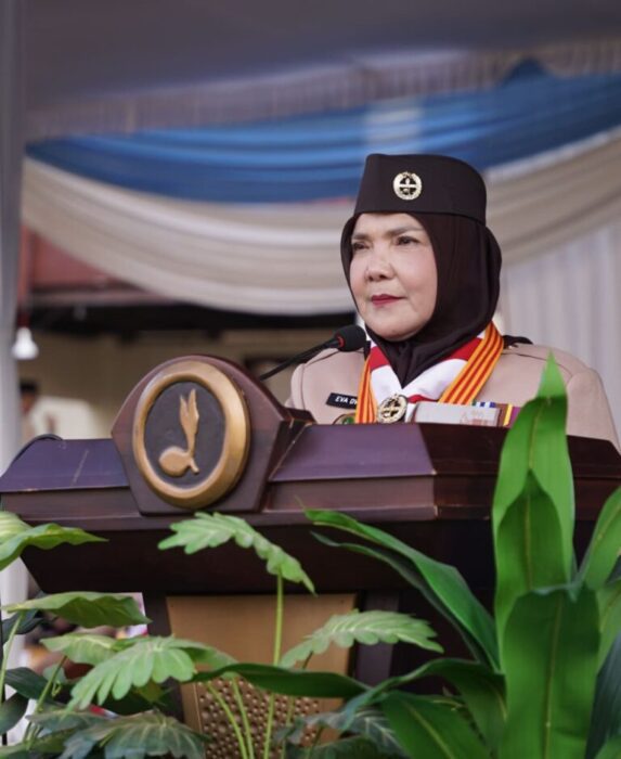 Eva Dwiana Hadiri Kegiatan Perkemahan Di Pramuka Rajabasa