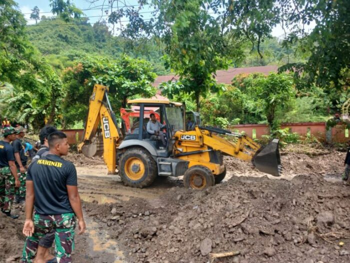 Pemkot Bandar Lampung Bantu Korban Longsor Di Kecamatan Teluk Betung Timur 