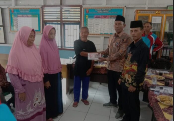 Sebanyak 25 KPM Pekon Heni Arong Kecamatan Lumbok Menerima BLT-DD Tahap Pertama Th 2025