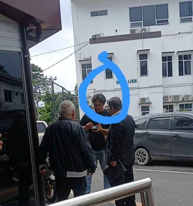 Ajudan Kalbadi Ayah Mantan Bupati Waykanan Raden Adipati Intimidasi Wartawan Saat liputan
