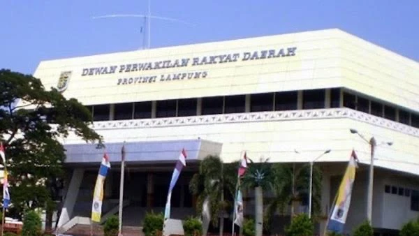 Dukung Program ASRI, Sekretariat DPRD Lampung Gelar Aksi Bersih Lingkungan
